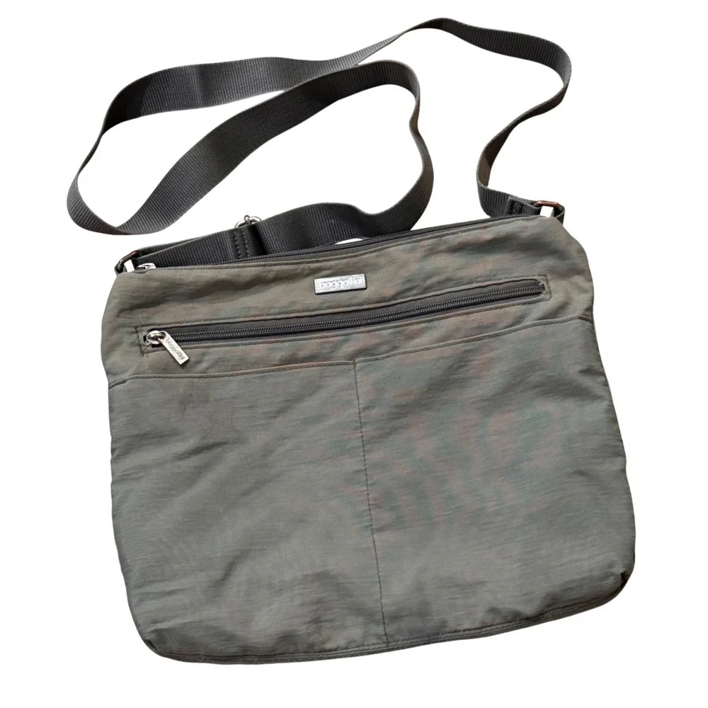 Baggallini Crossbody Bag Olive Green Nylon Travel Messenger Shoulder Bag Pocket